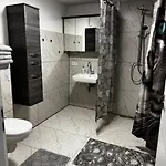 Viktor Ug شقة لونه